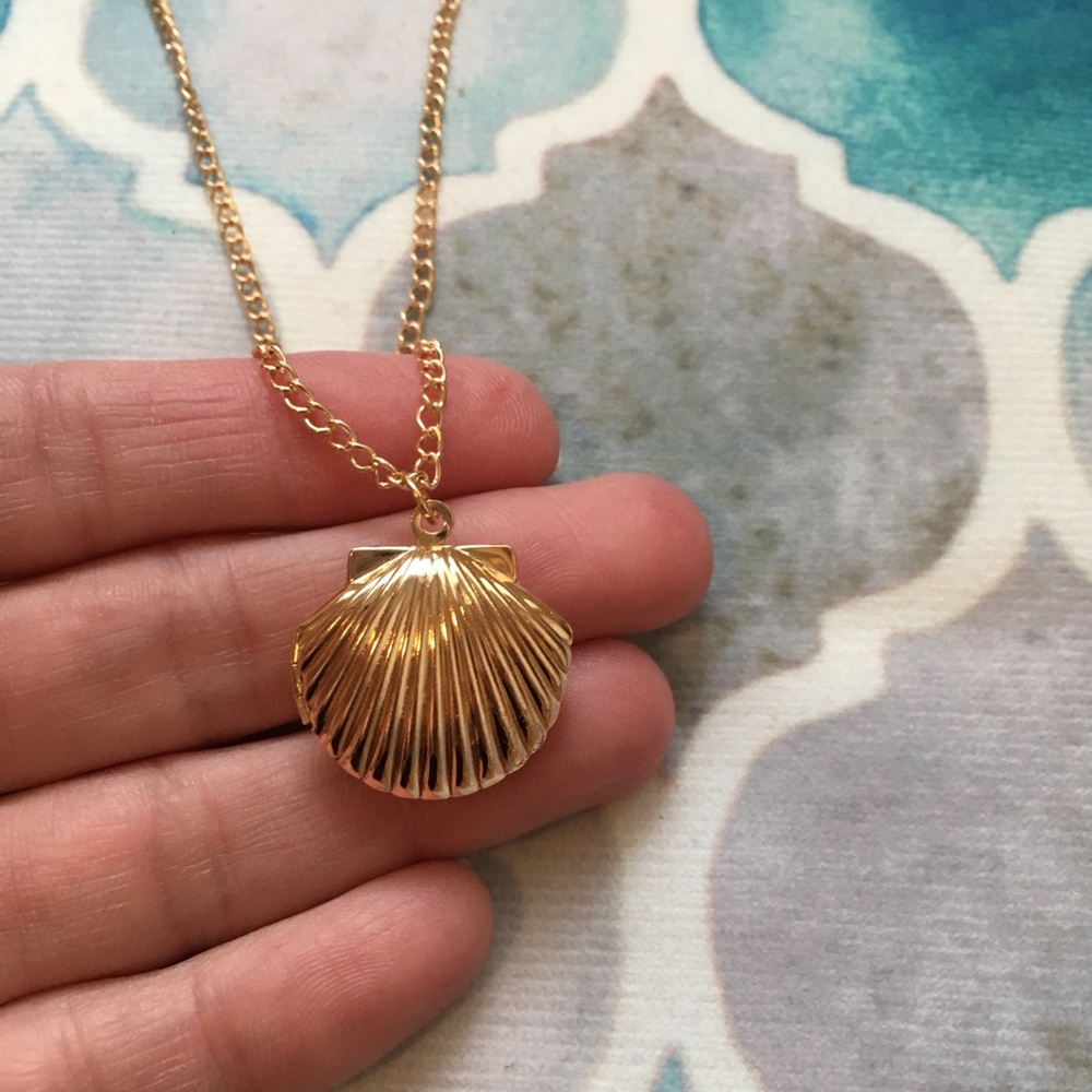 🧜🏽♀️ Shell Locket Necklace NWT - Picture 4 of 4